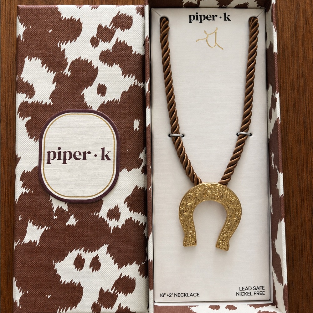 🤎 Piper K Horseshoe Necklace